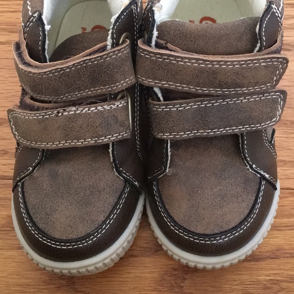 Children Place boots size 8, Kai size 10 sneakers - Picture 3 of 6